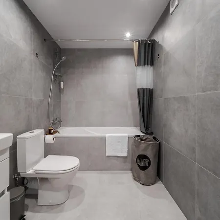 Ξενοδοχείο με διαμερίσματα Prime Rest Λβιβ